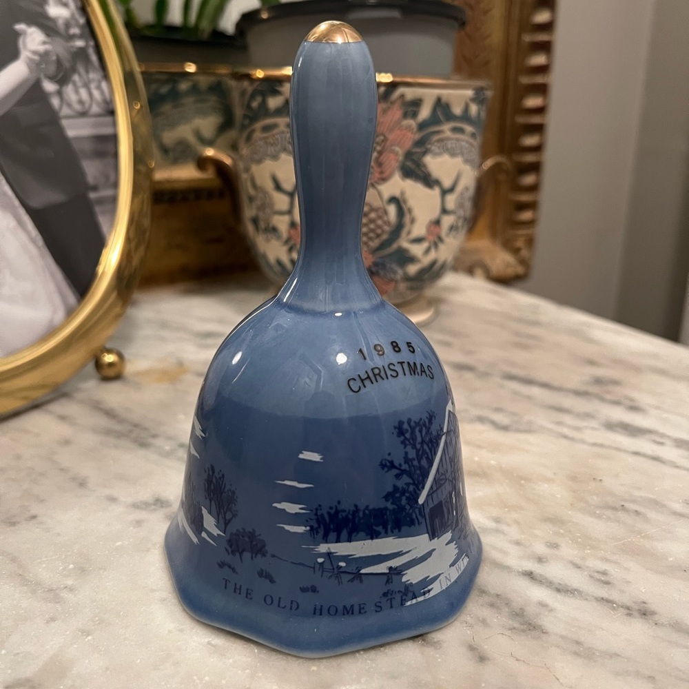 1985 Currier & Ives Christmas Bell - Picture 2 of 5